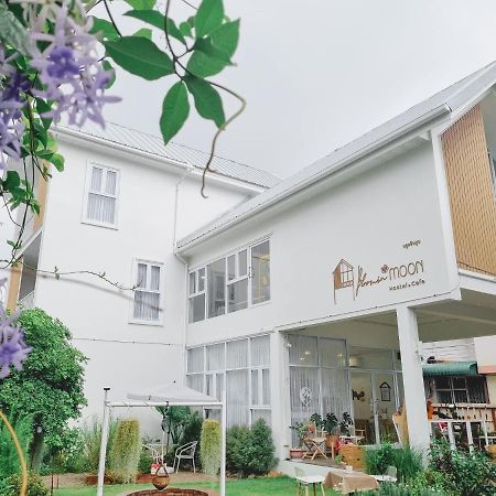 Bloomin' Moon Hostel & Cafe, Chiang Mai Old Town Ngoại thất bức ảnh