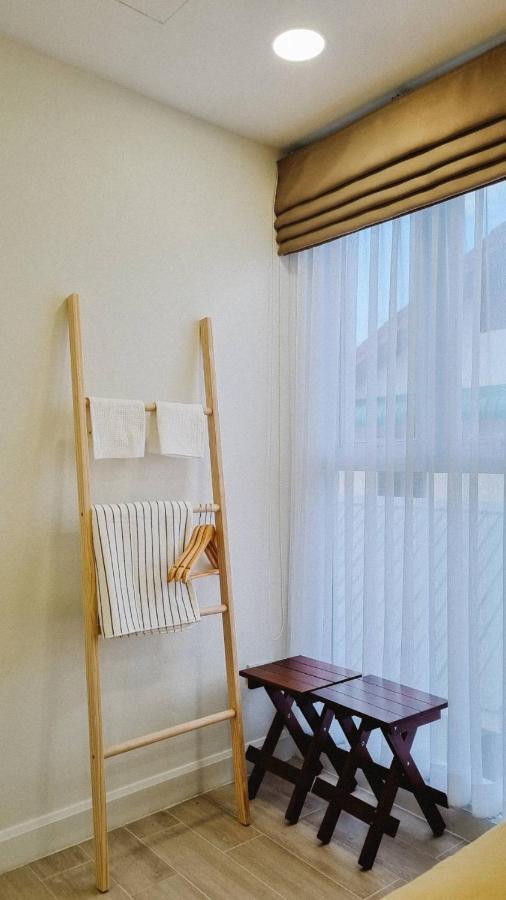 Bloomin' Moon Hostel & Cafe, Chiang Mai Old Town Ngoại thất bức ảnh