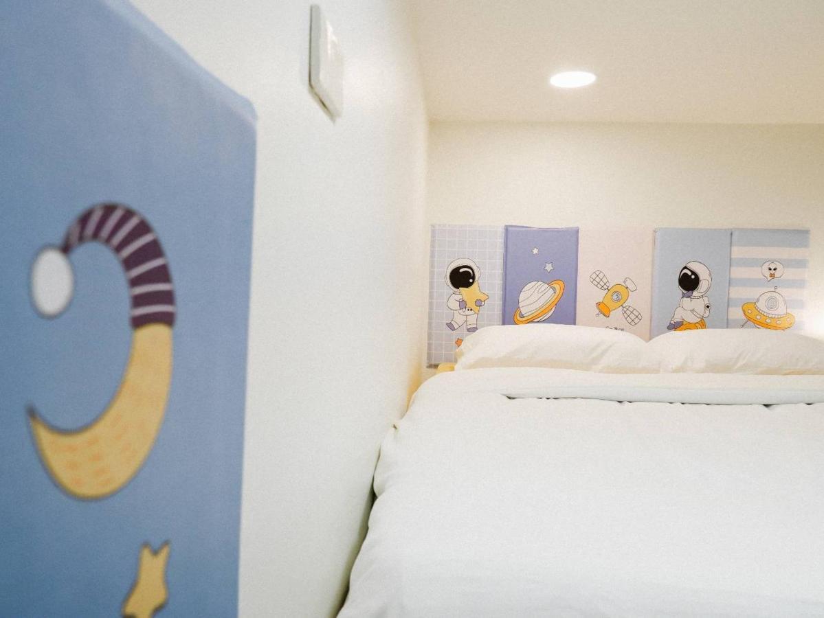Bloomin' Moon Hostel & Cafe, Chiang Mai Old Town Ngoại thất bức ảnh