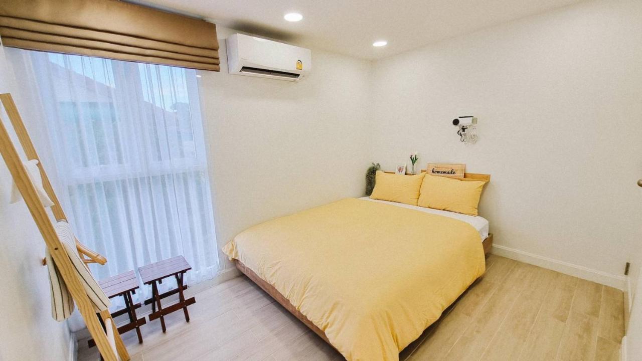 Bloomin' Moon Hostel & Cafe, Chiang Mai Old Town Ngoại thất bức ảnh