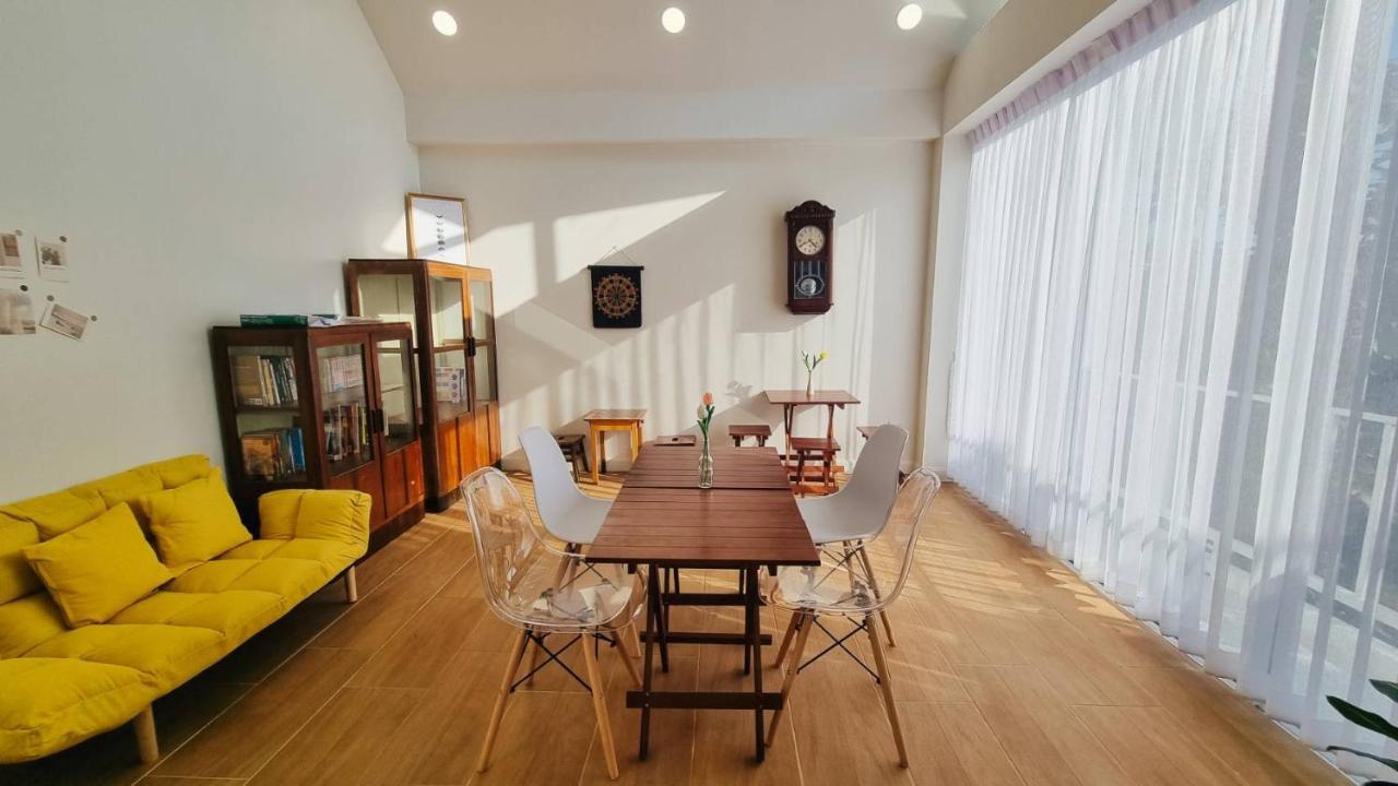 Bloomin' Moon Hostel & Cafe, Chiang Mai Old Town Ngoại thất bức ảnh