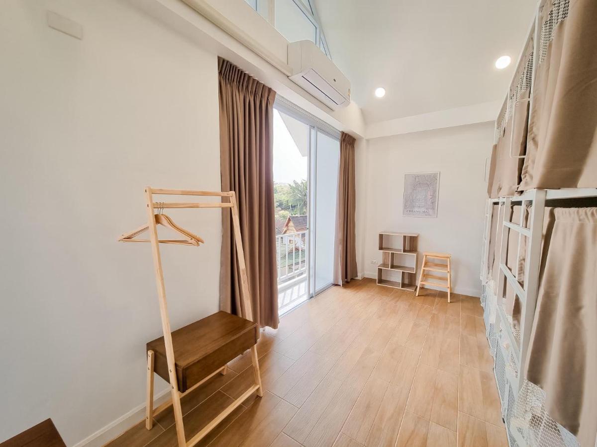 Bloomin' Moon Hostel & Cafe, Chiang Mai Old Town Ngoại thất bức ảnh
